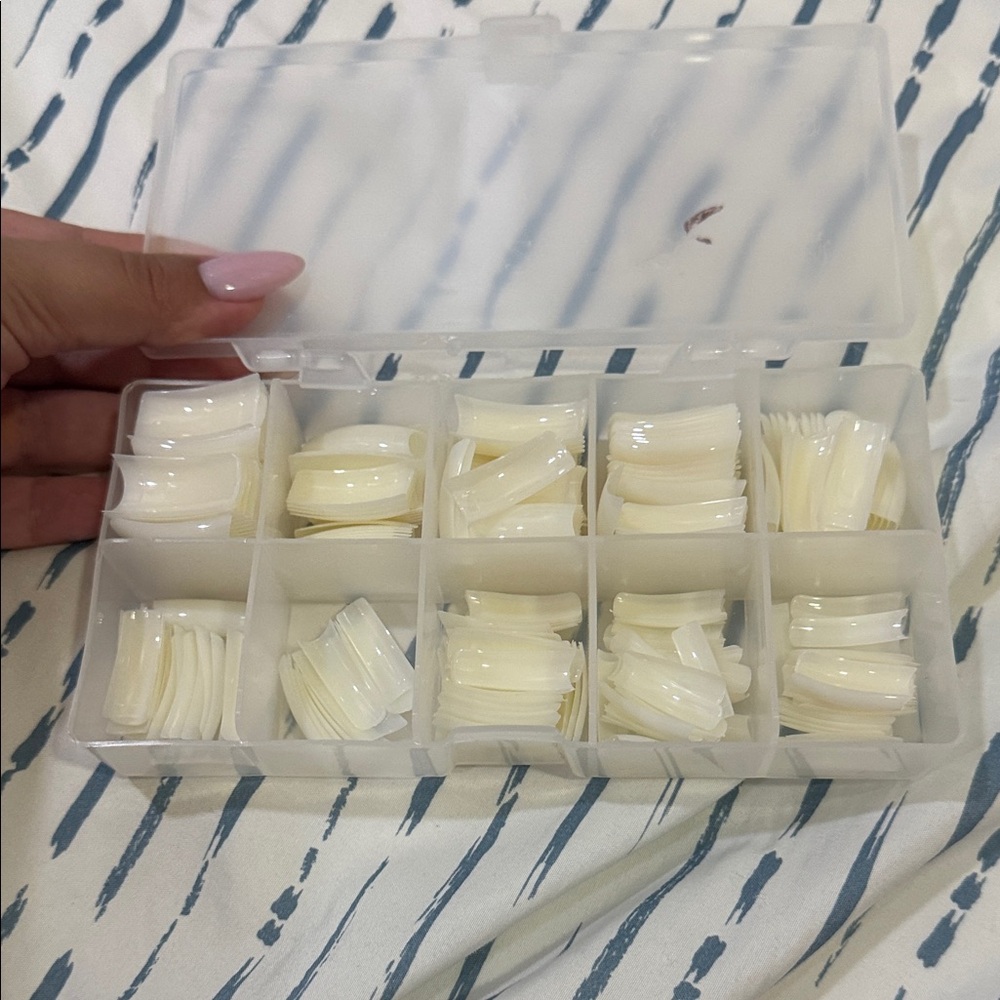 Nail Tips Set in Cream